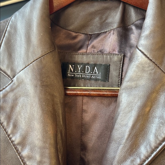 NYDA Vintage Women's Brown Leather Trench Coat. Size Large. 2 pocket - Picture 2 of 11